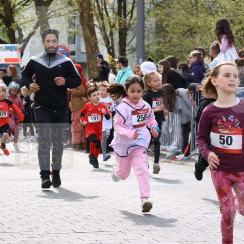 12.04.2026 - 45. Internationalen Wilhelmsburger Insellauf Strokosch-Dieckow http://msf.ph/oto/9489474 12.04.2026 14:09:03 Ziel 762, 281, 928, 953, 614, 235, 50, 256, 214, 939, 274, 191, 1075, 52, 247, 453, 273 meine-sportfotos.de