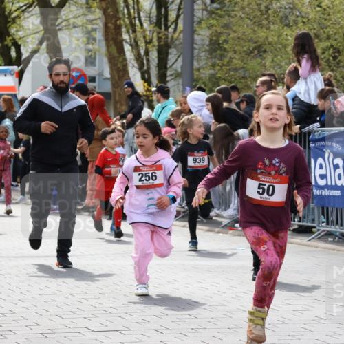 12.04.2026 - 45. Internationalen Wilhelmsburger Insellauf Strokosch-Dieckow http://msf.ph/oto/9489477 12.04.2026 14:09:03 Ziel 762, 281, 928, 953, 614, 235, 50, 256, 214, 939, 274, 191, 1075, 52, 247, 453, 273 meine-sportfotos.de