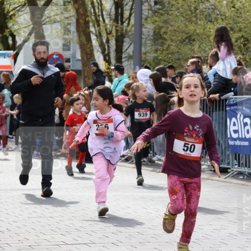 12.04.2026 - 45. Internationalen Wilhelmsburger Insellauf Strokosch-Dieckow http://msf.ph/oto/9489478 12.04.2026 14:09:02 Ziel 713, 547, 762, 281, 928, 953, 614, 235, 50, 256, 214, 939, 274, 191, 1075, 52, 247 meine-sportfotos.de