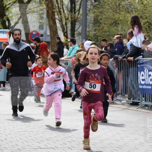 12.04.2026 - 45. Internationalen Wilhelmsburger Insellauf Strokosch-Dieckow http://msf.ph/oto/9489482 12.04.2026 14:09:02 Ziel 713, 547, 762, 281, 928, 953, 614, 235, 50, 256, 214, 939, 274, 191, 1075, 52, 247 meine-sportfotos.de