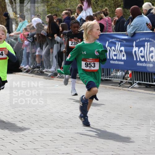12.04.2026 - 45. Internationalen Wilhelmsburger Insellauf Strokosch-Dieckow http://msf.ph/oto/9489487 12.04.2026 14:09:00 Ziel 91, 254, 1506, 266, 713, 547, 762, 281, 928, 953, 614, 235, 50, 256, 214, 939, 274 meine-sportfotos.de