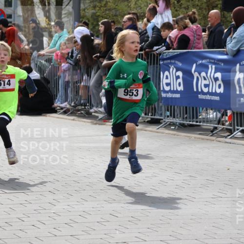 12.04.2026 - 45. Internationalen Wilhelmsburger Insellauf Strokosch-Dieckow http://msf.ph/oto/9489491 12.04.2026 14:08:59 Ziel 91, 254, 1506, 266, 713, 547, 762, 281, 928, 953, 614, 235, 50, 256 meine-sportfotos.de