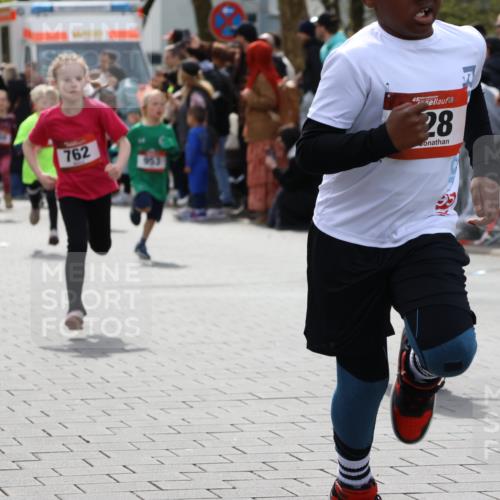 12.04.2026 - 45. Internationalen Wilhelmsburger Insellauf Strokosch-Dieckow http://msf.ph/oto/9489499 12.04.2026 14:08:57 Ziel 211, 711, 530, 91, 254, 1506, 266, 713, 547, 762, 281, 928, 953, 614, 235 meine-sportfotos.de