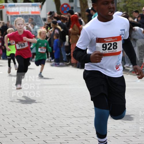 12.04.2026 - 45. Internationalen Wilhelmsburger Insellauf Strokosch-Dieckow http://msf.ph/oto/9489500 12.04.2026 14:08:57 Ziel 211, 711, 530, 91, 254, 1506, 266, 713, 547, 762, 281, 928, 953, 614, 235 meine-sportfotos.de
