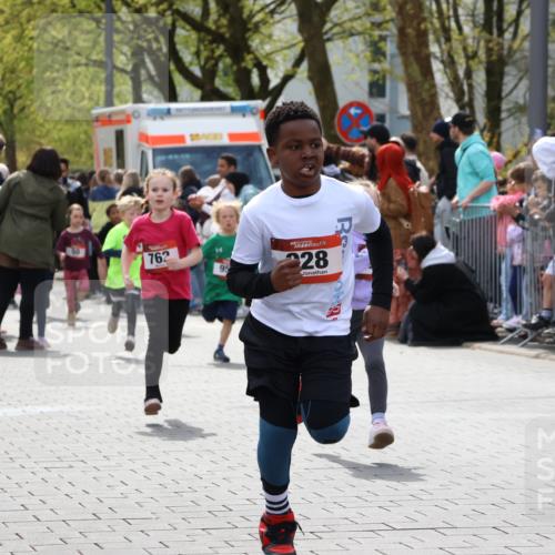 12.04.2026 - 45. Internationalen Wilhelmsburger Insellauf Strokosch-Dieckow http://msf.ph/oto/9489503 12.04.2026 14:08:56 Ziel 211, 711, 530, 91, 254, 1506, 266, 713, 547, 762, 281, 928, 953, 614, 235 meine-sportfotos.de