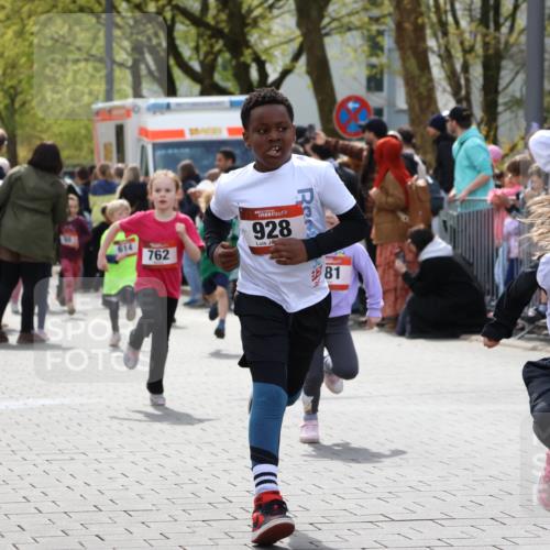 12.04.2026 - 45. Internationalen Wilhelmsburger Insellauf Strokosch-Dieckow http://msf.ph/oto/9489505 12.04.2026 14:08:56 Ziel 211, 711, 530, 91, 254, 1506, 266, 713, 547, 762, 281, 928, 953, 614, 235 meine-sportfotos.de