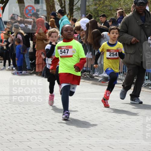 12.04.2026 - 45. Internationalen Wilhelmsburger Insellauf Strokosch-Dieckow http://msf.ph/oto/9489509 12.04.2026 14:08:55 Ziel 211, 711, 530, 91, 254, 1506, 266, 713, 547, 762, 281, 928, 953, 614, 235 meine-sportfotos.de