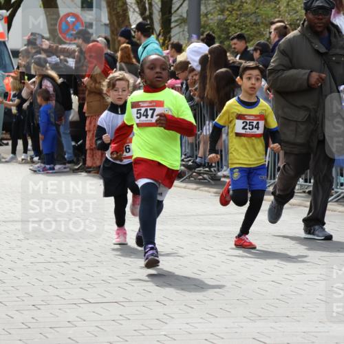 12.04.2026 - 45. Internationalen Wilhelmsburger Insellauf Strokosch-Dieckow http://msf.ph/oto/9489510 12.04.2026 14:08:54 Ziel 211, 711, 530, 91, 254, 1506, 266, 713, 547, 762, 281, 928, 953 meine-sportfotos.de
