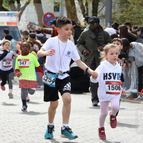 12.04.2026 - 45. Internationalen Wilhelmsburger Insellauf Strokosch-Dieckow http://msf.ph/oto/9489516 12.04.2026 14:08:53 Ziel 754, 211, 711, 530, 91, 254, 1506, 266, 713, 547, 762, 281, 928 meine-sportfotos.de
