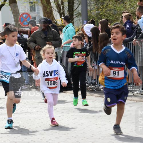 12.04.2026 - 45. Internationalen Wilhelmsburger Insellauf Strokosch-Dieckow http://msf.ph/oto/9489519 12.04.2026 14:08:52 Ziel 754, 211, 711, 530, 91, 254, 1506, 266, 713, 547, 762, 281 meine-sportfotos.de