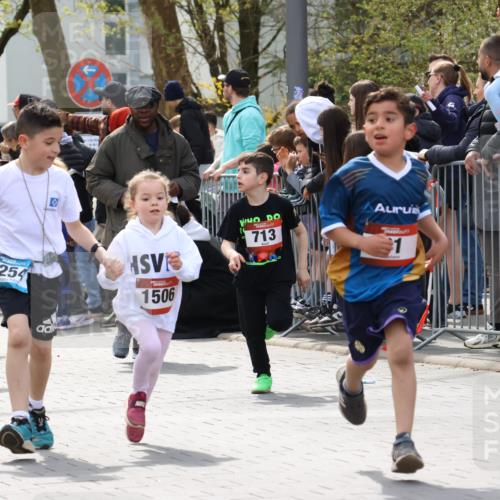 12.04.2026 - 45. Internationalen Wilhelmsburger Insellauf Strokosch-Dieckow http://msf.ph/oto/9489521 12.04.2026 14:08:52 Ziel 754, 211, 711, 530, 91, 254, 1506, 266, 713, 547, 762, 281 meine-sportfotos.de