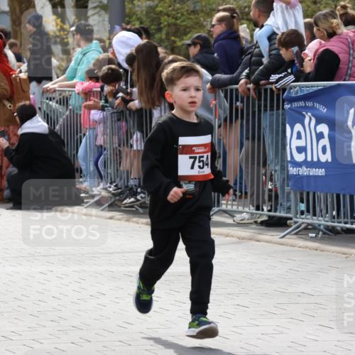12.04.2026 - 45. Internationalen Wilhelmsburger Insellauf Strokosch-Dieckow http://msf.ph/oto/9489544 12.04.2026 14:08:45 Ziel 232, 749, 967, 774, 919, 754, 211, 711, 530 meine-sportfotos.de