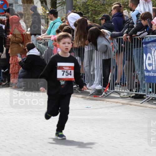 12.04.2026 - 45. Internationalen Wilhelmsburger Insellauf Strokosch-Dieckow http://msf.ph/oto/9489551 12.04.2026 14:08:45 Ziel 232, 749, 967, 774, 919, 754, 211, 711, 530 meine-sportfotos.de