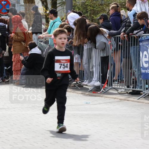 12.04.2026 - 45. Internationalen Wilhelmsburger Insellauf Strokosch-Dieckow http://msf.ph/oto/9489552 12.04.2026 14:08:45 Ziel 232, 749, 967, 774, 919, 754, 211, 711, 530 meine-sportfotos.de