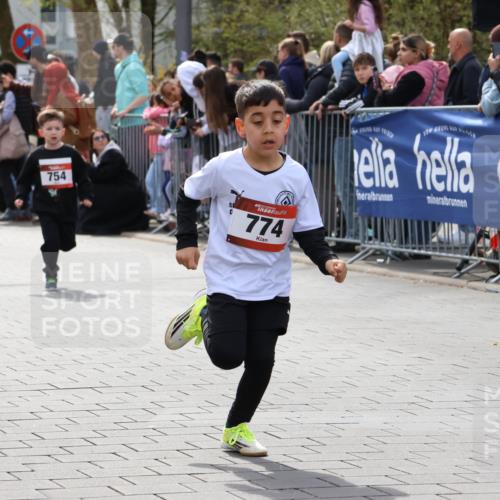 12.04.2026 - 45. Internationalen Wilhelmsburger Insellauf Strokosch-Dieckow http://msf.ph/oto/9489553 12.04.2026 14:08:43 Ziel 1057, 232, 749, 967, 774, 919, 754 meine-sportfotos.de