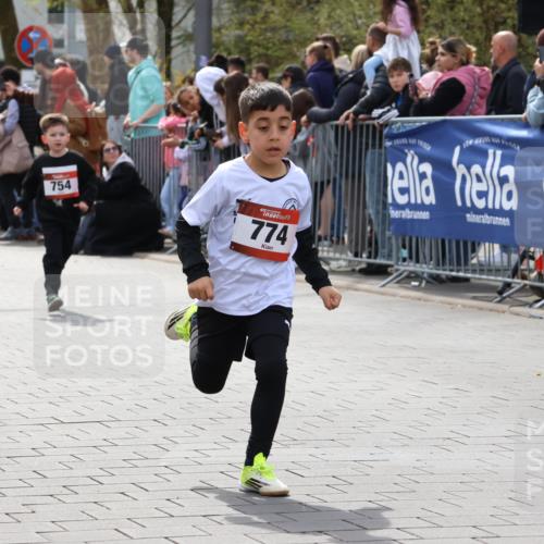 12.04.2026 - 45. Internationalen Wilhelmsburger Insellauf Strokosch-Dieckow http://msf.ph/oto/9489554 12.04.2026 14:08:43 Ziel 1057, 232, 749, 967, 774, 919, 754 meine-sportfotos.de