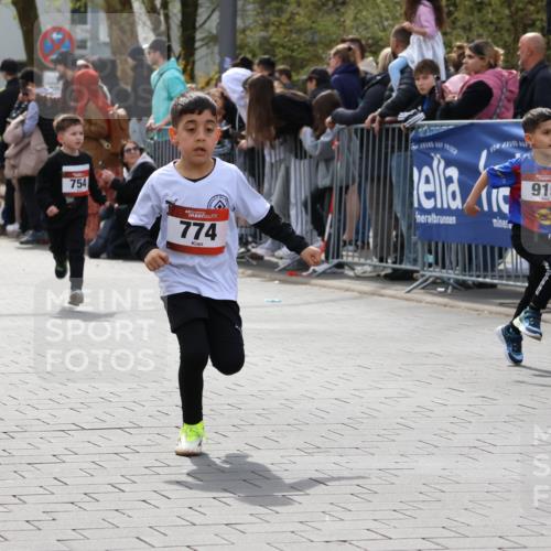 12.04.2026 - 45. Internationalen Wilhelmsburger Insellauf Strokosch-Dieckow http://msf.ph/oto/9489558 12.04.2026 14:08:43 Ziel 1057, 232, 749, 967, 774, 919, 754 meine-sportfotos.de