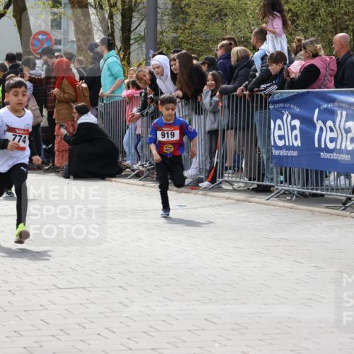 12.04.2026 - 45. Internationalen Wilhelmsburger Insellauf Strokosch-Dieckow http://msf.ph/oto/9489563 12.04.2026 14:08:42 Ziel 1057, 232, 749, 967, 774, 919, 754 meine-sportfotos.de