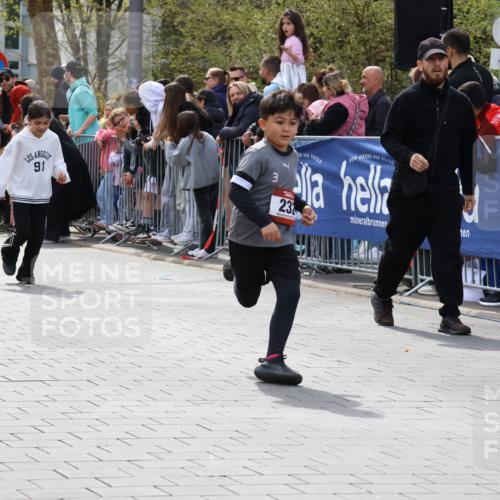 12.04.2026 - 45. Internationalen Wilhelmsburger Insellauf Strokosch-Dieckow http://msf.ph/oto/9489570 12.04.2026 14:08:40 Ziel 174, 653, 143, 1057, 232, 749, 967, 774, 919 meine-sportfotos.de