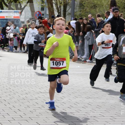 12.04.2026 - 45. Internationalen Wilhelmsburger Insellauf Strokosch-Dieckow http://msf.ph/oto/9489578 12.04.2026 14:08:39 Ziel 175, 174, 653, 143, 1057, 232, 749, 967, 774, 919 meine-sportfotos.de