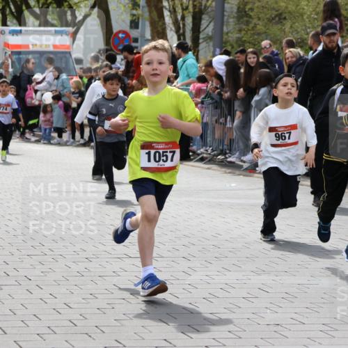 12.04.2026 - 45. Internationalen Wilhelmsburger Insellauf Strokosch-Dieckow http://msf.ph/oto/9489580 12.04.2026 14:08:38 Ziel 175, 174, 653, 143, 1057, 232, 749, 967, 774 meine-sportfotos.de