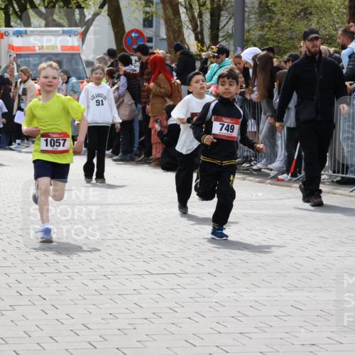 12.04.2026 - 45. Internationalen Wilhelmsburger Insellauf Strokosch-Dieckow http://msf.ph/oto/9489584 12.04.2026 14:08:37 Ziel 782, 258, 175, 174, 653, 143, 1057, 232, 749, 967, 774 meine-sportfotos.de