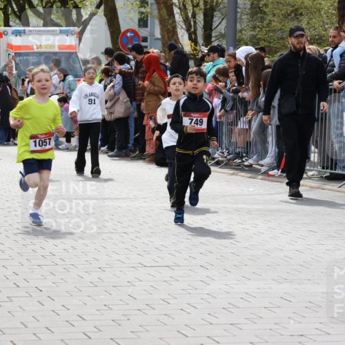 12.04.2026 - 45. Internationalen Wilhelmsburger Insellauf Strokosch-Dieckow http://msf.ph/oto/9489587 12.04.2026 14:08:37 Ziel 782, 258, 175, 174, 653, 143, 1057, 232, 749, 967, 774 meine-sportfotos.de