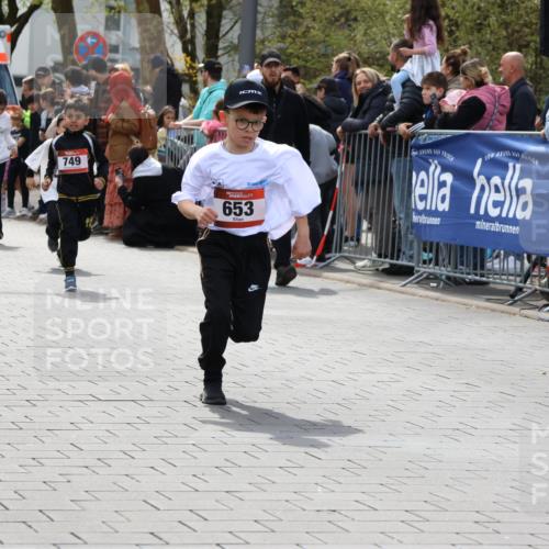 12.04.2026 - 45. Internationalen Wilhelmsburger Insellauf Strokosch-Dieckow http://msf.ph/oto/9489594 12.04.2026 14:08:36 Ziel 782, 258, 175, 174, 653, 143, 1057, 232, 749, 967 meine-sportfotos.de
