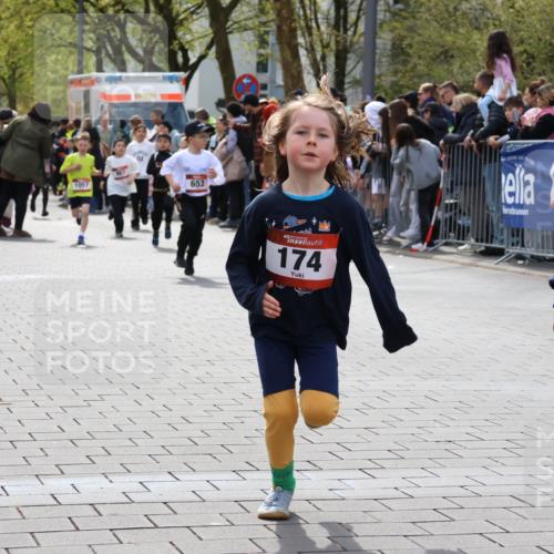 12.04.2026 - 45. Internationalen Wilhelmsburger Insellauf Strokosch-Dieckow http://msf.ph/oto/9489597 12.04.2026 14:08:34 Ziel 1505, 782, 258, 175, 174, 653, 143, 1057, 232, 749, 967 meine-sportfotos.de