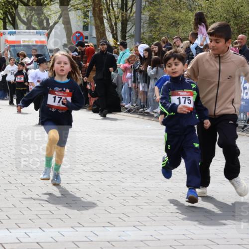 12.04.2026 - 45. Internationalen Wilhelmsburger Insellauf Strokosch-Dieckow http://msf.ph/oto/9489601 12.04.2026 14:08:33 Ziel 1505, 782, 258, 175, 174, 653, 143, 1057, 232 meine-sportfotos.de