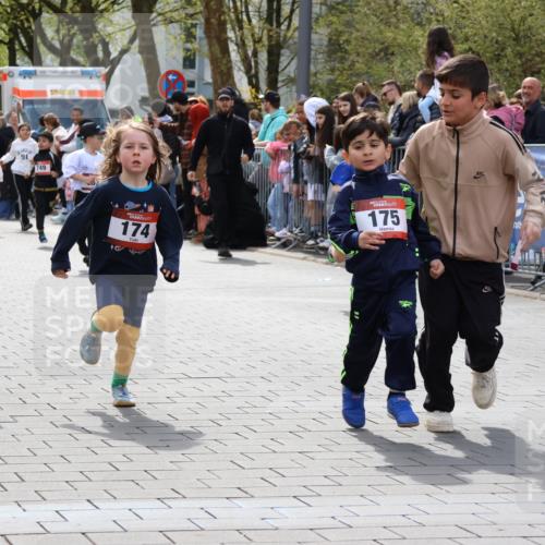 12.04.2026 - 45. Internationalen Wilhelmsburger Insellauf Strokosch-Dieckow http://msf.ph/oto/9489602 12.04.2026 14:08:33 Ziel 1505, 782, 258, 175, 174, 653, 143, 1057, 232 meine-sportfotos.de