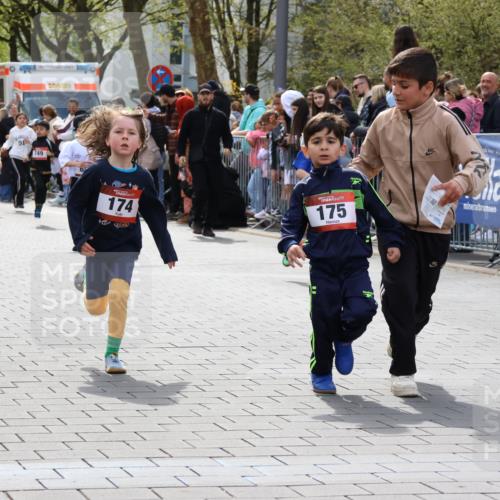 12.04.2026 - 45. Internationalen Wilhelmsburger Insellauf Strokosch-Dieckow http://msf.ph/oto/9489603 12.04.2026 14:08:33 Ziel 1505, 782, 258, 175, 174, 653, 143, 1057, 232 meine-sportfotos.de