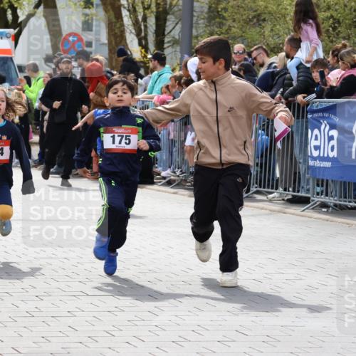 12.04.2026 - 45. Internationalen Wilhelmsburger Insellauf Strokosch-Dieckow http://msf.ph/oto/9489606 12.04.2026 14:08:33 Ziel 1505, 782, 258, 175, 174, 653, 143, 1057, 232 meine-sportfotos.de