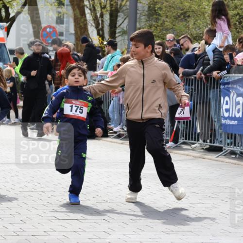 12.04.2026 - 45. Internationalen Wilhelmsburger Insellauf Strokosch-Dieckow http://msf.ph/oto/9489608 12.04.2026 14:08:32 Ziel 716, 1505, 782, 258, 175, 174, 653, 143, 1057 meine-sportfotos.de