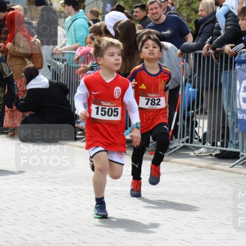 12.04.2026 - 45. Internationalen Wilhelmsburger Insellauf Strokosch-Dieckow http://msf.ph/oto/9489613 12.04.2026 14:08:28 Ziel 58, 26, 716, 1505, 782, 258, 175, 174 meine-sportfotos.de