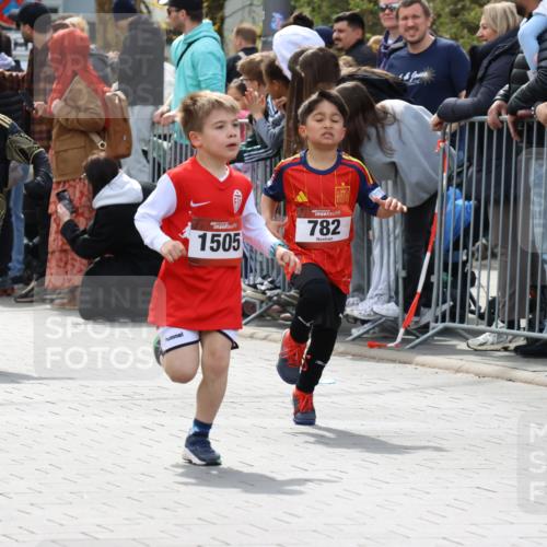 12.04.2026 - 45. Internationalen Wilhelmsburger Insellauf Strokosch-Dieckow http://msf.ph/oto/9489617 12.04.2026 14:08:27 Ziel 58, 26, 716, 1505, 782, 258, 175 meine-sportfotos.de