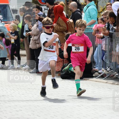 12.04.2026 - 45. Internationalen Wilhelmsburger Insellauf Strokosch-Dieckow http://msf.ph/oto/9489633 12.04.2026 14:08:23 Ziel 1510, 1509, 58, 26, 716, 1505 meine-sportfotos.de
