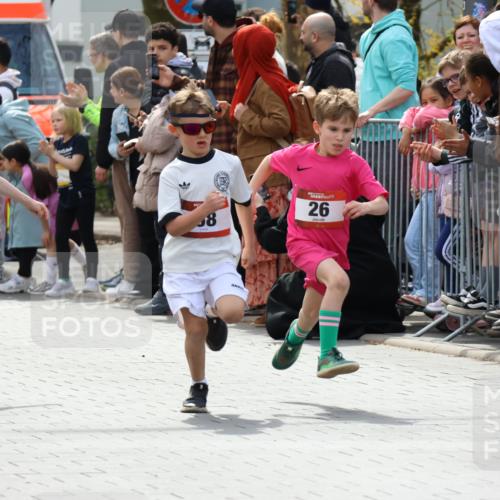 12.04.2026 - 45. Internationalen Wilhelmsburger Insellauf Strokosch-Dieckow http://msf.ph/oto/9489634 12.04.2026 14:08:23 Ziel 1510, 1509, 58, 26, 716, 1505 meine-sportfotos.de