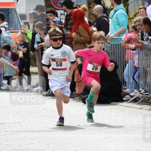 12.04.2026 - 45. Internationalen Wilhelmsburger Insellauf Strokosch-Dieckow http://msf.ph/oto/9489635 12.04.2026 14:08:23 Ziel 1510, 1509, 58, 26, 716, 1505 meine-sportfotos.de