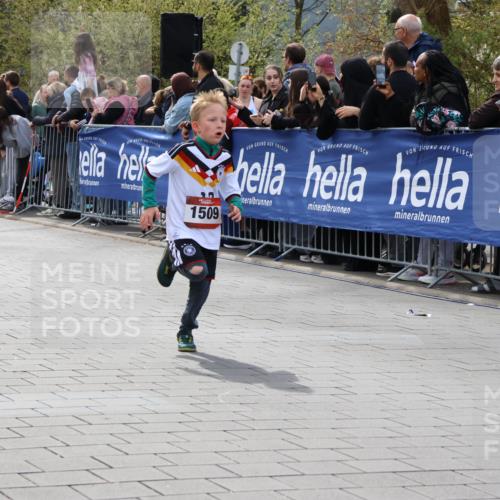 12.04.2026 - 45. Internationalen Wilhelmsburger Insellauf Strokosch-Dieckow http://msf.ph/oto/9489641 12.04.2026 14:08:19 Ziel 1510, 1509, 58, 26 meine-sportfotos.de