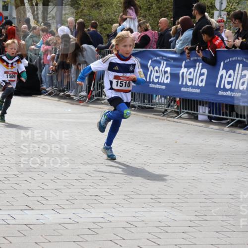 12.04.2026 - 45. Internationalen Wilhelmsburger Insellauf Strokosch-Dieckow http://msf.ph/oto/9489652 12.04.2026 14:08:17 Ziel 1523, 788, 1510, 1509 meine-sportfotos.de