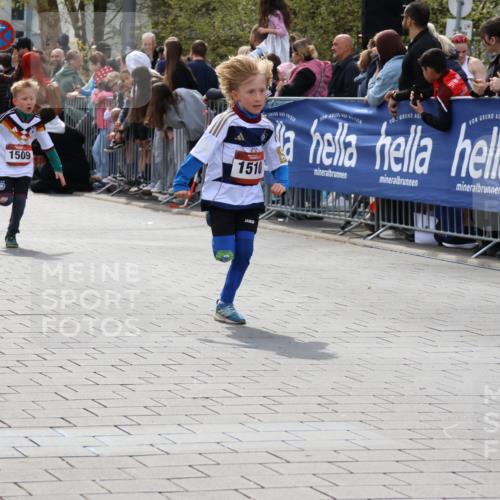 12.04.2026 - 45. Internationalen Wilhelmsburger Insellauf Strokosch-Dieckow http://msf.ph/oto/9489653 12.04.2026 14:08:17 Ziel 1523, 788, 1510, 1509 meine-sportfotos.de