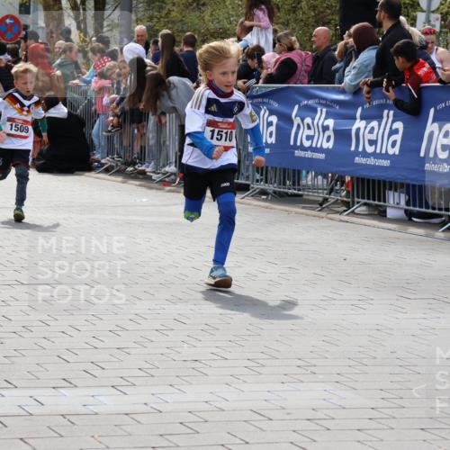 12.04.2026 - 45. Internationalen Wilhelmsburger Insellauf Strokosch-Dieckow http://msf.ph/oto/9489654 12.04.2026 14:08:17 Ziel 1523, 788, 1510, 1509 meine-sportfotos.de