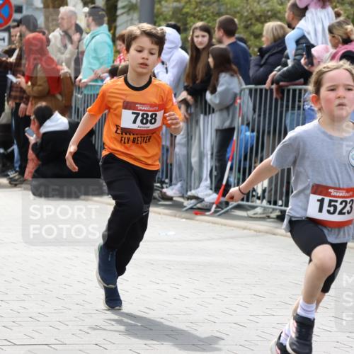 12.04.2026 - 45. Internationalen Wilhelmsburger Insellauf Strokosch-Dieckow http://msf.ph/oto/9489660 12.04.2026 14:08:11 Ziel 1523, 788, 1510 meine-sportfotos.de