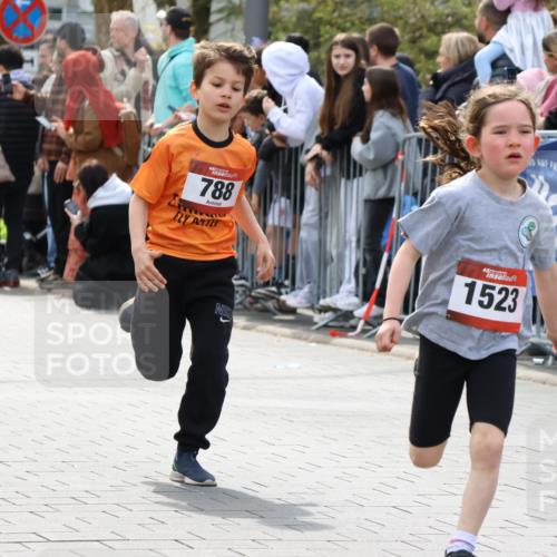 12.04.2026 - 45. Internationalen Wilhelmsburger Insellauf Strokosch-Dieckow http://msf.ph/oto/9489662 12.04.2026 14:08:11 Ziel 1523, 788, 1510 meine-sportfotos.de