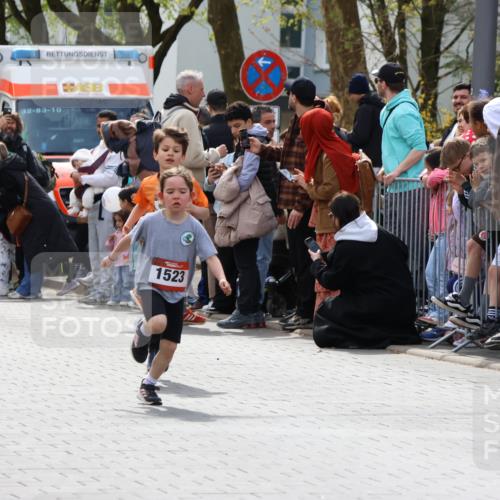 12.04.2026 - 45. Internationalen Wilhelmsburger Insellauf Strokosch-Dieckow http://msf.ph/oto/9489667 12.04.2026 14:08:09 Ziel 1508, 1523, 788 meine-sportfotos.de
