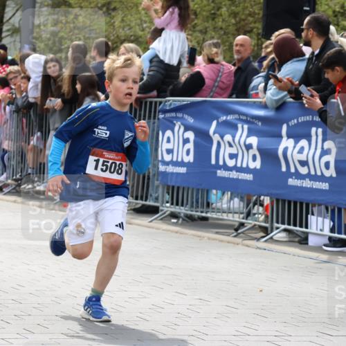 12.04.2026 - 45. Internationalen Wilhelmsburger Insellauf Strokosch-Dieckow http://msf.ph/oto/9489683 12.04.2026 14:08:04 Ziel 15, 1508 meine-sportfotos.de