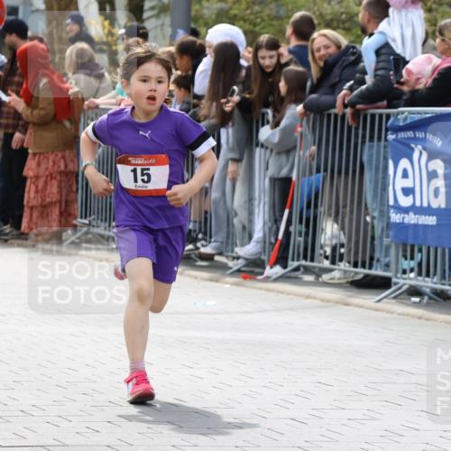 12.04.2026 - 45. Internationalen Wilhelmsburger Insellauf Strokosch-Dieckow http://msf.ph/oto/9489695 12.04.2026 14:08:00 Ziel 15, 1508 meine-sportfotos.de