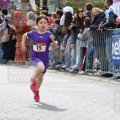 12.04.2026 - 45. Internationalen Wilhelmsburger Insellauf Strokosch-Dieckow http://msf.ph/oto/9489697 12.04.2026 14:08:00 Ziel 15, 1508 meine-sportfotos.de