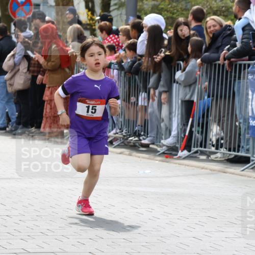 12.04.2026 - 45. Internationalen Wilhelmsburger Insellauf Strokosch-Dieckow http://msf.ph/oto/9489698 12.04.2026 14:08:00 Ziel 15, 1508 meine-sportfotos.de